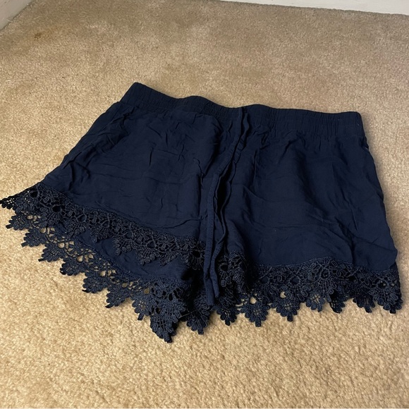Flowy Navy Shorts - Large - Picture 2 of 4